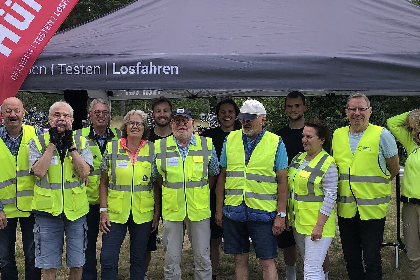Das_Werkstattteam_von_Firma_Huerter_mit_den_ADFC-Aktiven Das_Werkstattteam_von_Firma_Huerter_mit_den_ADFC-Aktiven