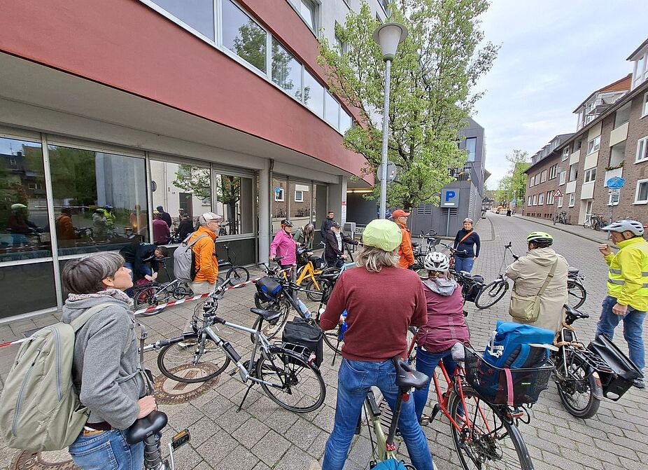Abschließende Verkehrspolitische Radtour mit Katja Siepmann Teilnehmende der abschließenden Verkehrspolitische Radtour mit Katja Siepmann